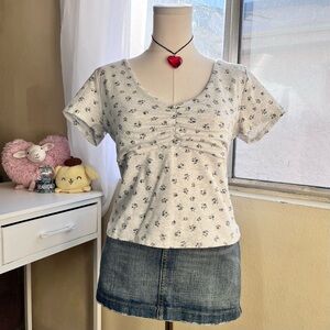 Coquette floral ruched short sleeve v-neck grey and blue top size L